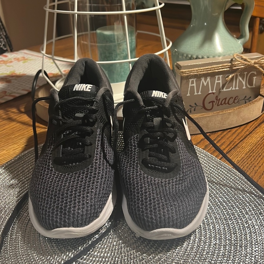 Nike Revolution 4 Men's Running Shoe Size 9